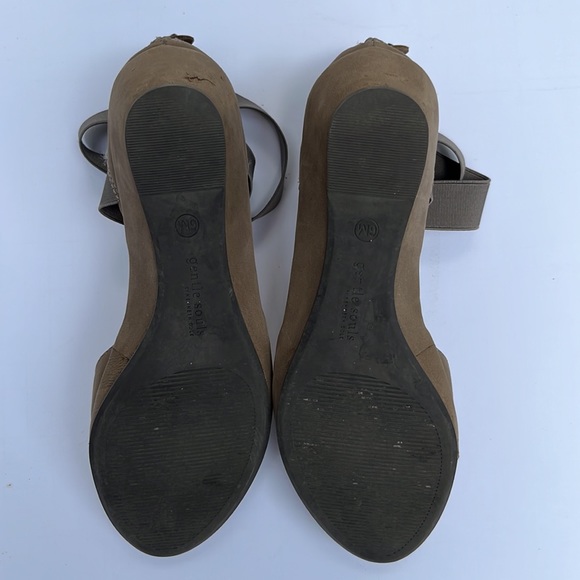 Kenneth Cole Gentle Souls Noa Grey Suede Elastic Strap Sandal - Picture 3 of 6